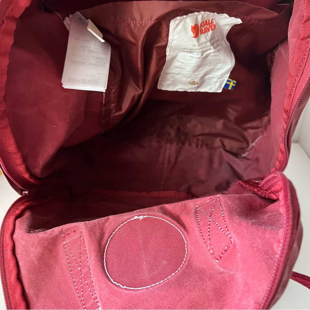 Fjallraven Kanken Classic Backpack - Picture 9 of 11